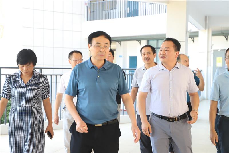 縣委副書記、縣長陸志前一行蒞臨我校調(diào)研指導(dǎo)工作